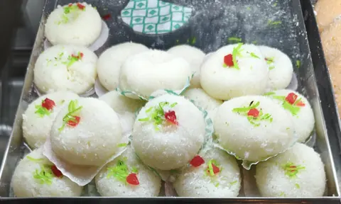 सफ़ेद चमचम